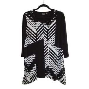 Chico's Travelers Sz 1 M Zebra Print‎ Tunic Top Black White 3/4 Sleeve Sharkbite